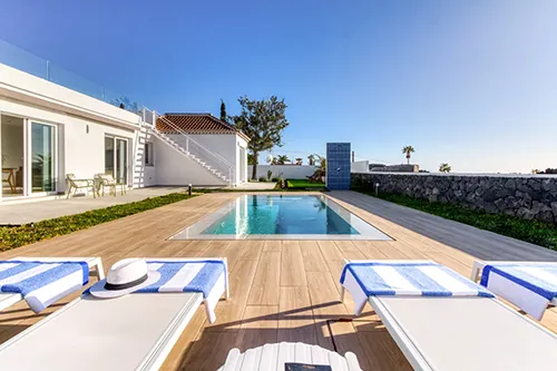 Villa Veni - La Palma - Tazacorte - Pool mit Sonnenliegen